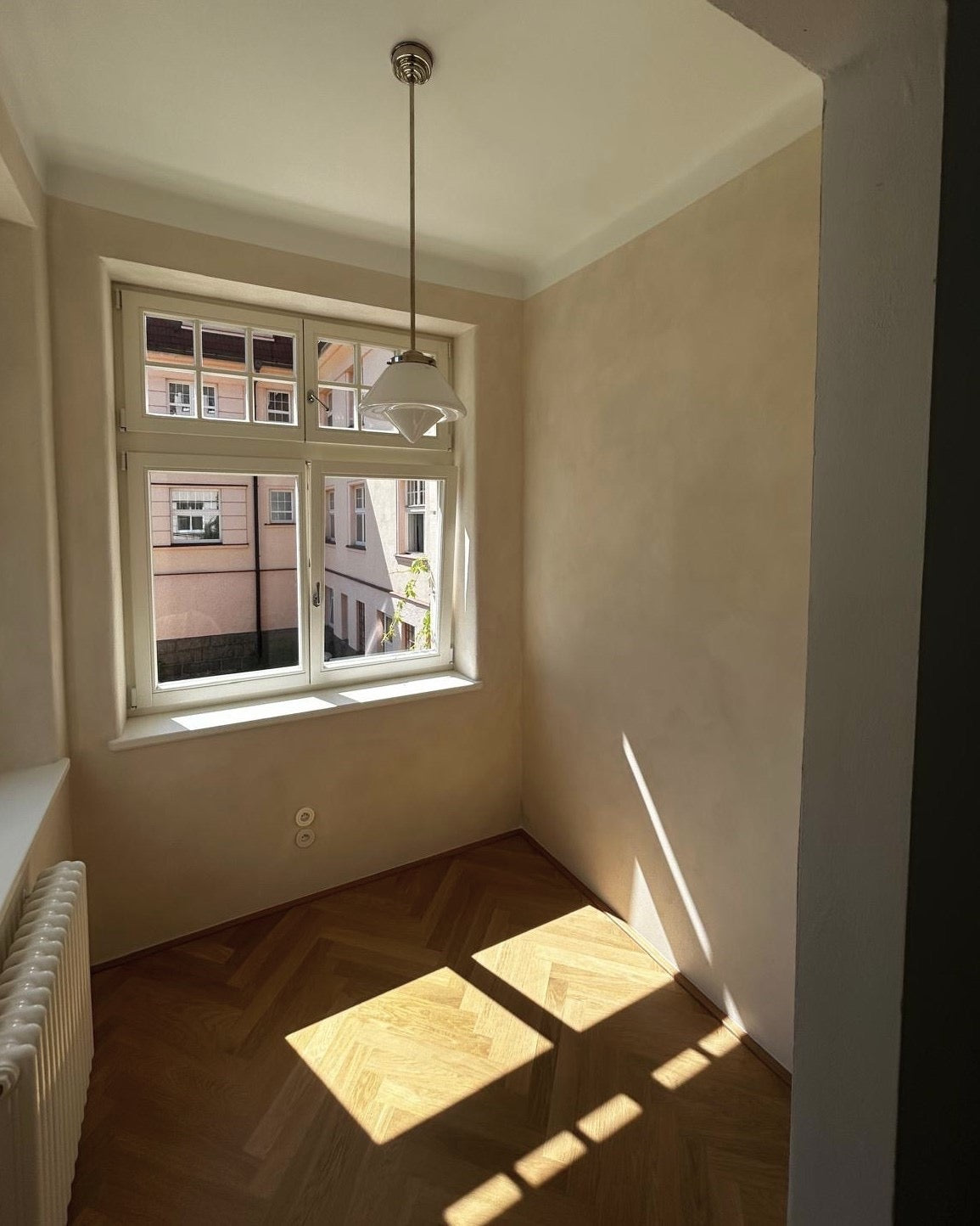 Limewash in bedroom in shade Bone
