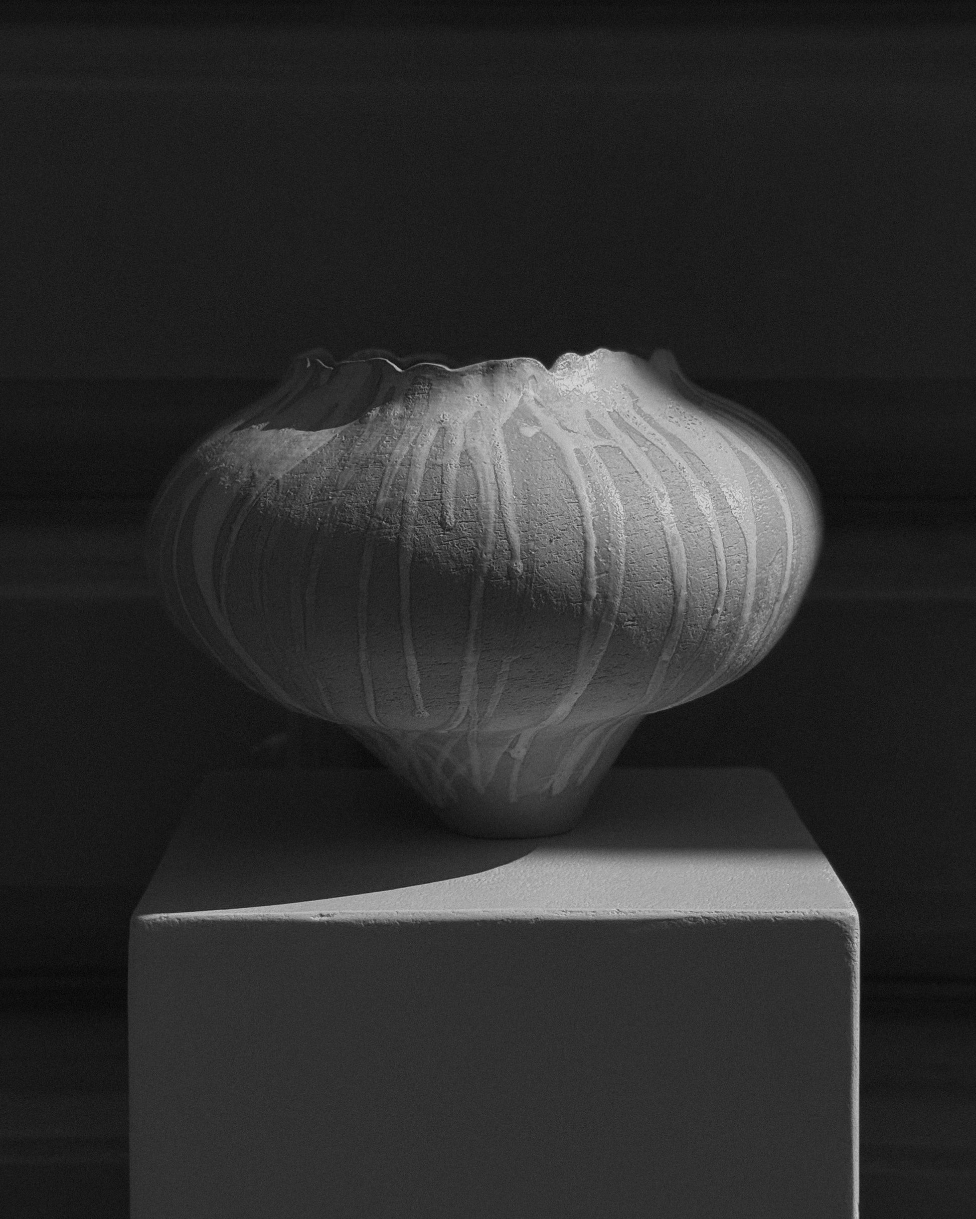 Contemporary handmade vase by Muoi Atelier x Syneste, artistic ceramic detail.