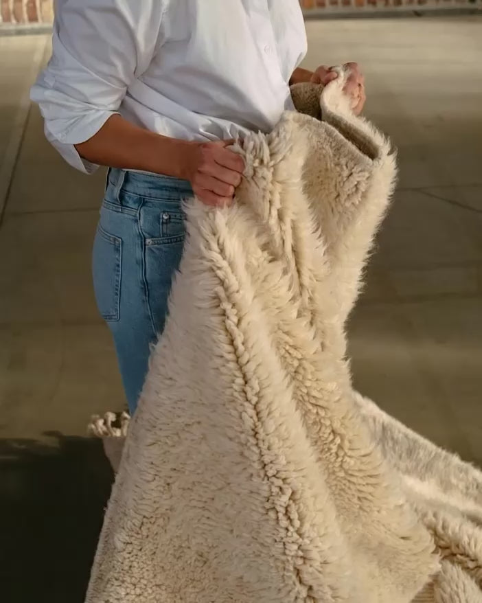 Načíst video: Beni Mrirt – Marocký vlněný koberec č. 3