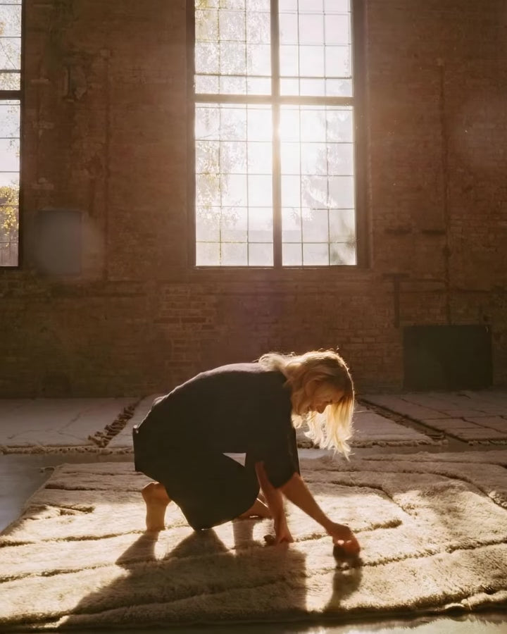 Načíst video: Beni Mrirt – Marocký vlněný koberec č. 6